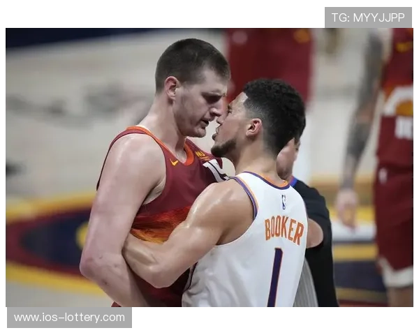 字母哥回应垫脚事件称并无恶意 强调欧文受伤并非故意行为